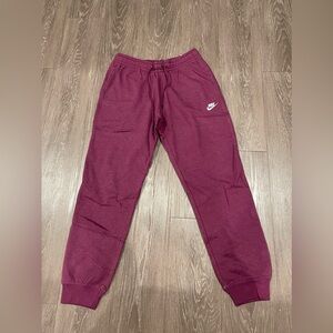 Nike Women’s Sportswear Essential Fleece Jogger